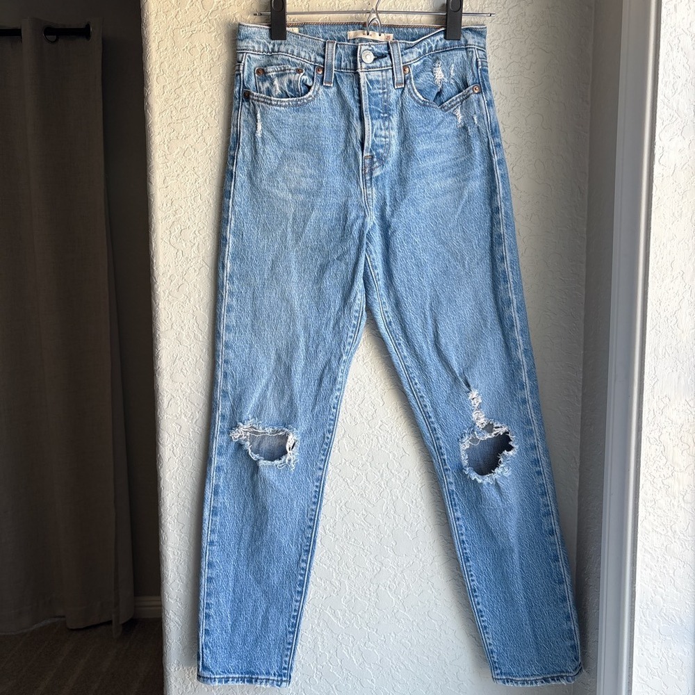 Levis Wedgie Women 25 Jeans Blue Distressed High Rise Straight Leg Denim